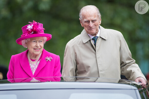 Rainha Elizabeth II jantava com o marido, Príncipe Philip, quando foi surpreendida de forma pouquíssimo agradável