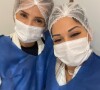 Maíra Cardi realizou cirurgia nos olhos junto à amiga