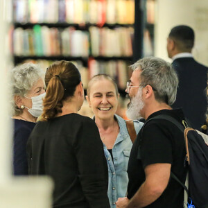 Susana Naspolini passeia em shopping do Rio de Janeiro