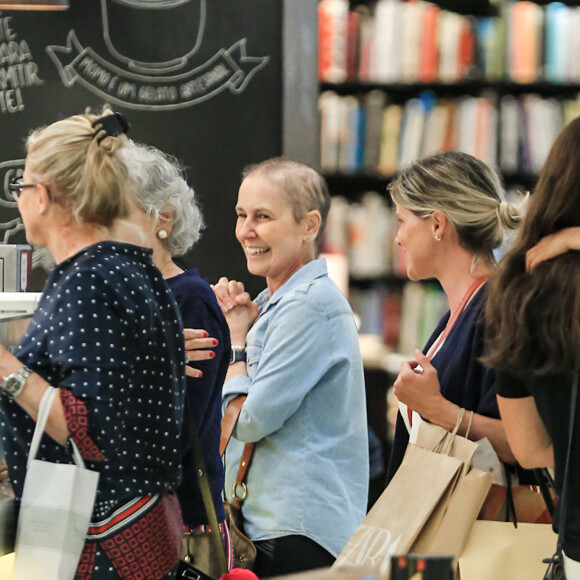 Susana Naspolini estava com Rafael Lisboa, Lilia Teles, Bette Lucchese e Flávio Marta