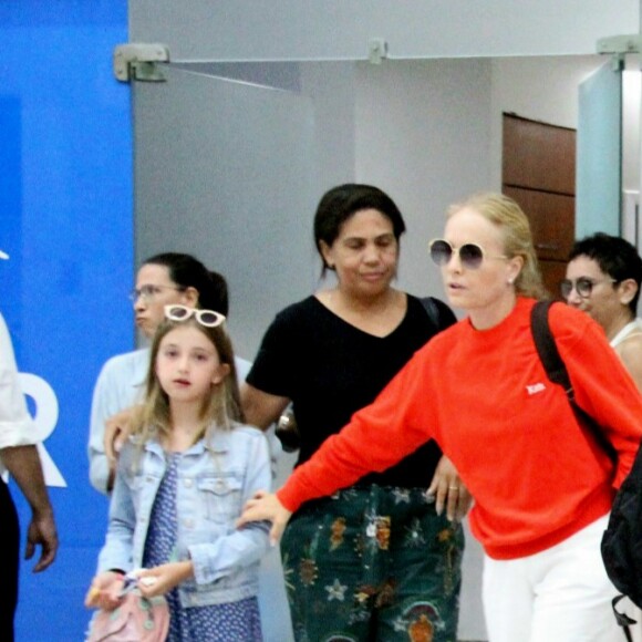 Angélica fez questão de andar de mãos dadas com a caçula, Eva