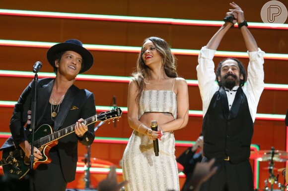 Rihanna cantou com Bruno Mars no Grammy Awards 2013, em fevereiro de 2013