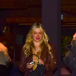 Luísa Sonza jantou acompanhada de uma amiga