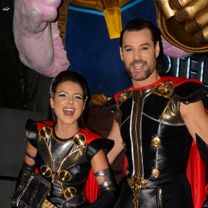 Paula Fernandes e o namorado, Rony Ceconello, se vestiram de Thor em festa de aniversário da cantora em restaurante de São Paulo