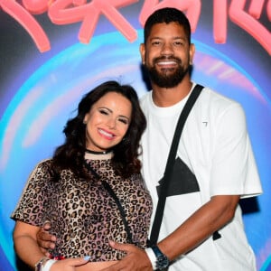 Prestes a dar à luz, Viviane Araújo curte Rock in Rio com o marido, em 3 de setembro de 2022