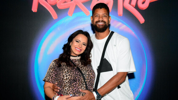 Grávida de 9 meses, Viviane Araújo deixa barriga à mostra no Rock in Rio. Veja fotos!