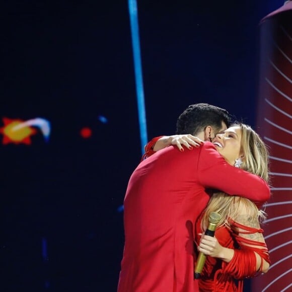 Andressa Suita e Gusttavo Lima trocaram declarações de amor no palco