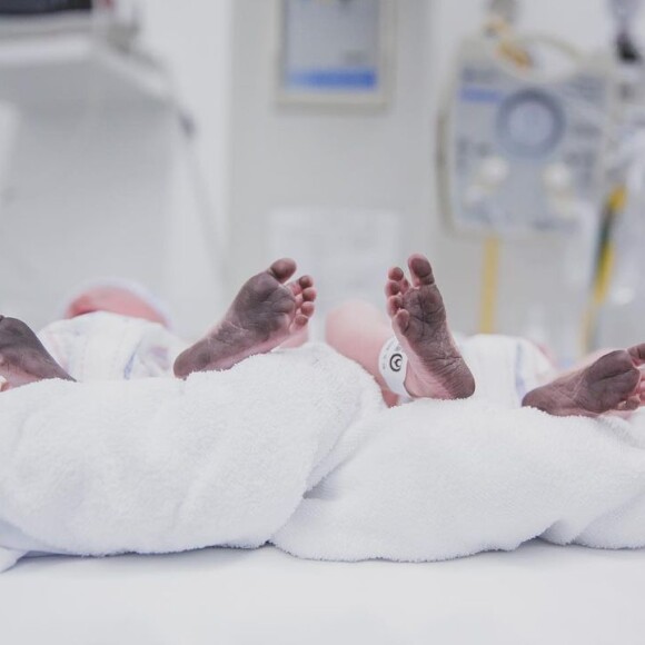 As crianças chegaram ao mundo por meio de um parto cesárea. Os bebês são fruto da relação da campeã do "Masterchef Brasil 2021" com o namorado, Rodrigo Calazans