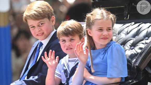 Kate Middleton foi vista buscando os filhos George, de 9 anos, Charlotte, de 7 anos e Louis, de 4 anos, na nova escola