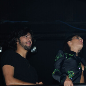 Bruna Marquezine e Xolo Maridueña se aproximaram durante as gravações de 'Besouro Azul'