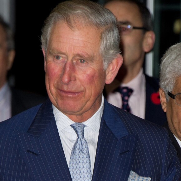 Charles e sua irmã, a Princesa Anne, foram os únicos filhos que conseguiram chegar antes que a Rainha Elizabeth II viesse a óbito