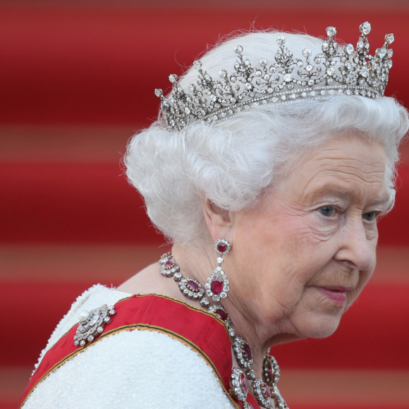 Rainha Elizabeth II foi categórica para Príncipe Harry e Meghan Markle sobre o cumprimento rígido das regras da monarquia
