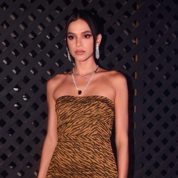 Bruna Marquezine é realmente um ícone da moda