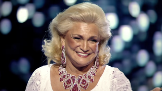 10 anos sem Hebe Camargo: saiba destino e curiosidades das joias luxuosas da Rainha da TV!