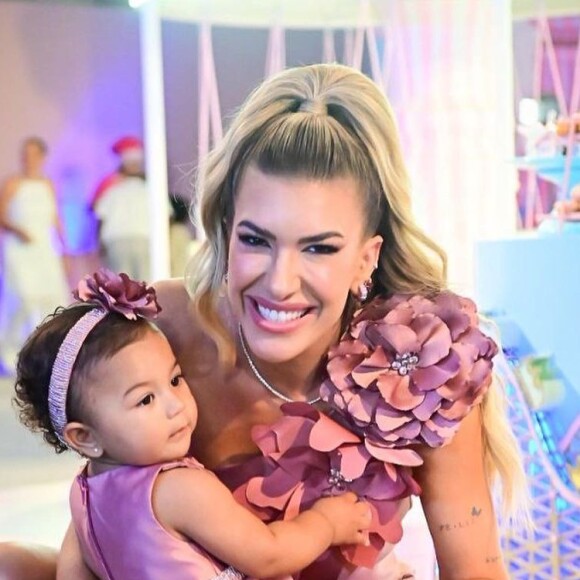 Lore Improta combinou com a filha Liz em festa de 1 ano