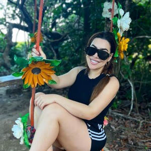 Naiara Azevedo afirmou que só queria desejar um domingo de paz para todos