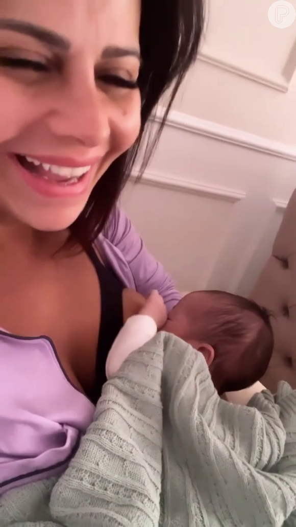 Viviane Araujo revelou que a sonequinha pós-amamentação é a hora favorita do filho