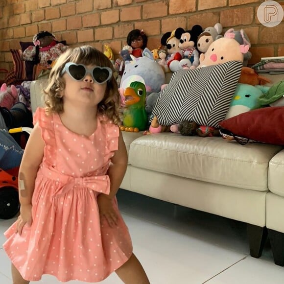 Clara Maria, filha de Tatá Werneck e Rafa Vitti, tem dois anos