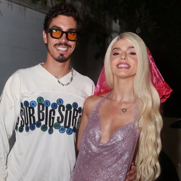 Giovanna Lancellotti com o namorado, Gabriel David, na festa de Giovanna Ewbank