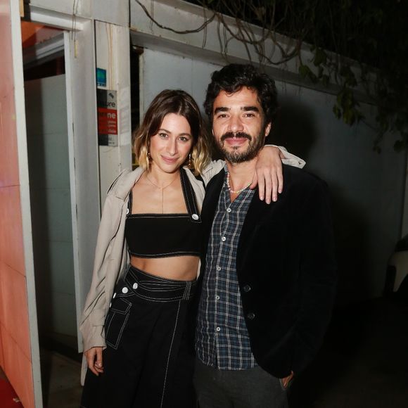 Caio Blat e a namorada, Luisa Arraes, curtiram festa de Giovann Ewbank