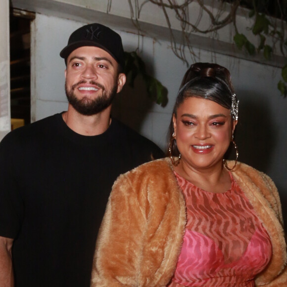 O casal Preta Gil e Rodrigo Godoy esteve na festa de aniversário de Giovanna Ewbank com Léo Fuchs