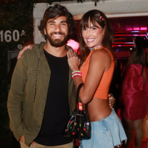 Deborah Secco e Hugo Moura posaram para fotos na festa de aniversário de Giovanna Ewbank