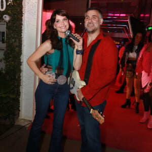 Fernanda Rodrigues com o marido, Raoni Carneiro, em festa de Giovanna Ewbank