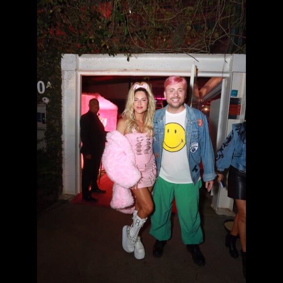 Giovanna Ewbank e Léo Fuchs receberam diversos famosos em festa de aniversário