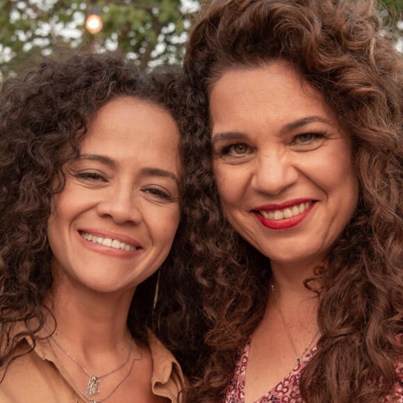 Último capítulo da novela 'Pantanal': o final feliz de Zuleica (Aline Borges) e Maria Bruaca (Isabel Teixeira)