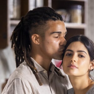 Último capítulo da novela 'Pantanal': Marcelo (Lucas Leto) e Guta (Julia Dalavia) ficam juntos e a garota faz as pazes com Alcides (Juliano Cazarré)