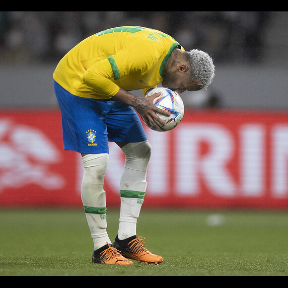 Tite afirmou que Neymar jogará mais uma Copa além da do Catar