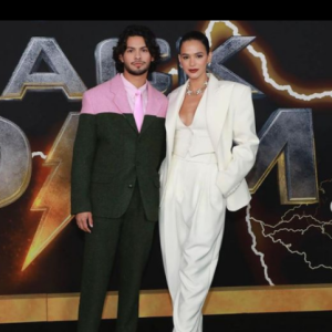 Bruna Marquezine e Xolo foram destaques no site britânico Red Carpet Fashion Awards por conta da recente aparição na première do filme 'Adão Negro', em Nova York
