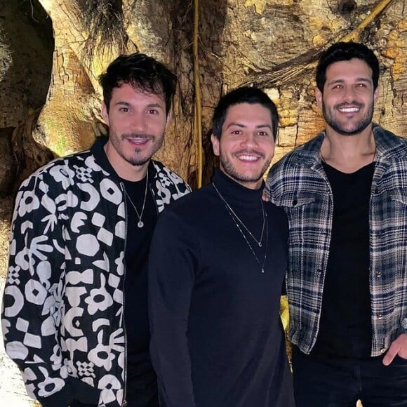 A polêmica começou após o encontro de Arthur Aguiar com os ex-BBBs Rodrigo Mussi e Eliezer