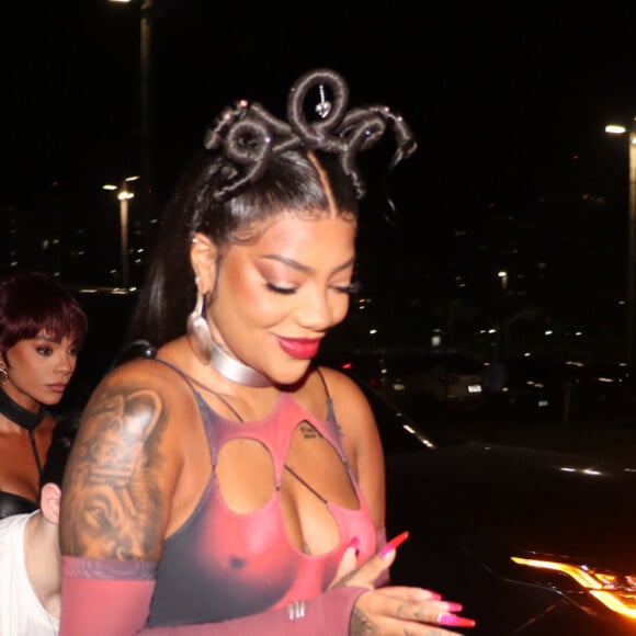 Ludmilla caprichou no look para exibir o corpão