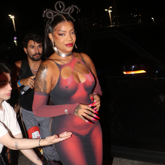 Vestido de Ludmilla moldou o corpo da cantora