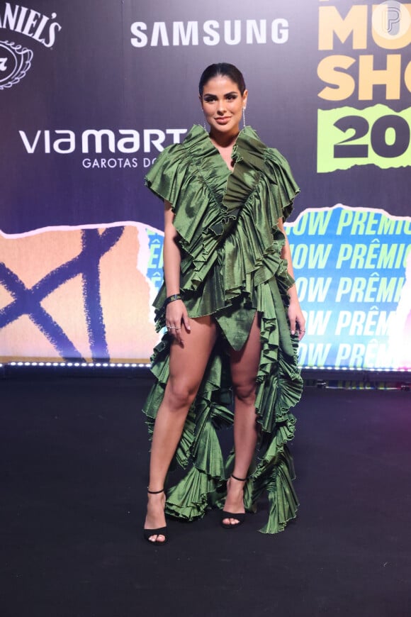 Look verde com babados foi escolha de Munik Nunes para o Prêmio Multishow 2022