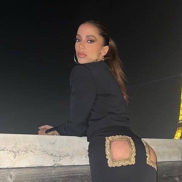 Anitta está evitando a internet desde o término do último relacionamento