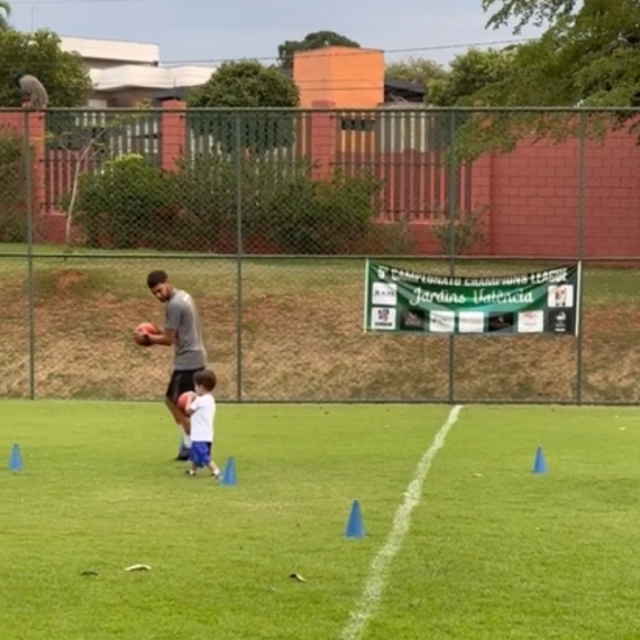 Murilo Huff se derreteu ao exibir o filho, Leo, em escolinha de futebol