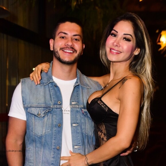 Relacionamento de Arthur Aguiar e Maíra Cardi foi marcado por idas e vindas
