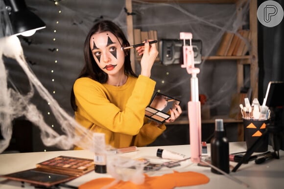 Maquiagem de palhaço com ar retrô é uma opção fácil para quem quer fazer em casa o visual do Halloween
