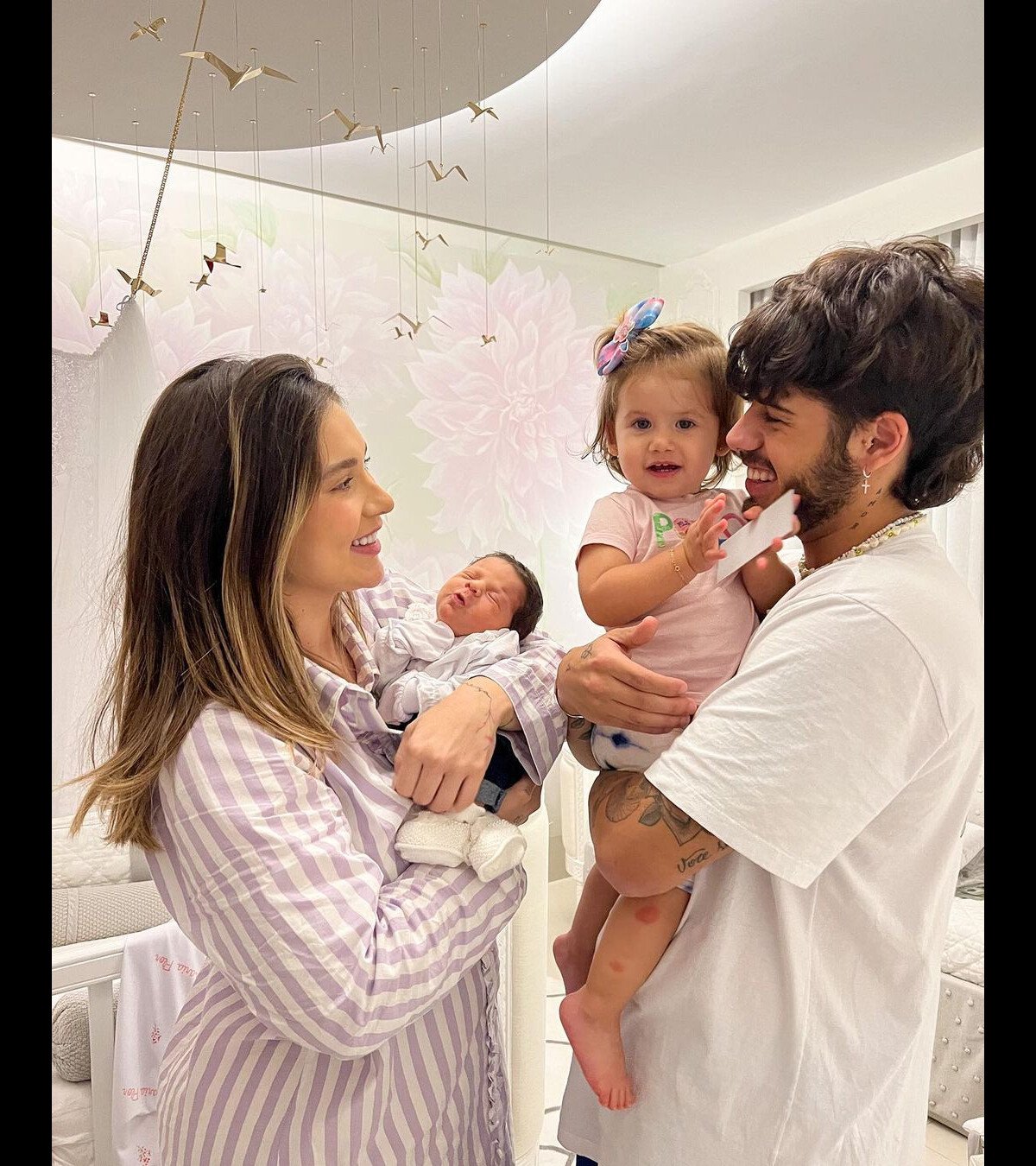 Foto Virg Nia Fonseca Posa Com O Marido Z Felipe E As Filhas Em Foto Purepeople