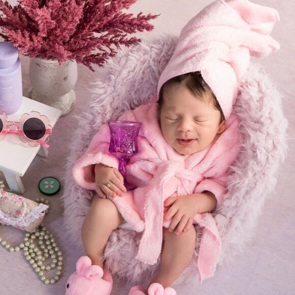 Virgínia Fonseca mostrou ensaio reborn da filha Maria Flor