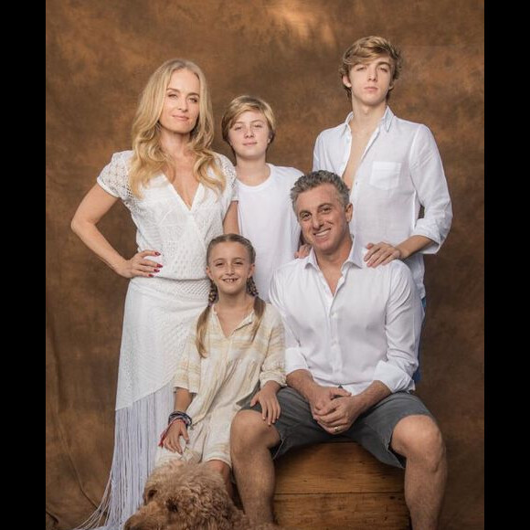 Angélica e Luciano Huck são pais de Joaquim, Benício e Eva