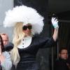 Durante sua estada em Nova York, em 2011, Lady Gaga apareceu com um enorme chapéu branco