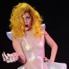 No show de Nova York, em 2011, Lady Gaga usou esparadrapos para disfarçar a transparência