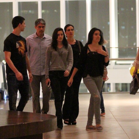 Fátima Bernardes e William Bonner têm três filhos gêmeos: Bia, Laura e Vinicius