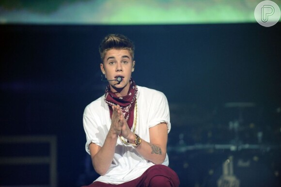 Justin Bieber bateu boca com um vizinho na manhã desta terça-feira, 26 de março de 2013