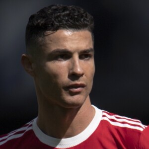 Já Cristiano Ronaldo ganha US$ 100 milhões (aproximadamente R$ 535 milhões)