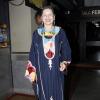 Vera Fischer escolhe look esquisito para prestigiar evento