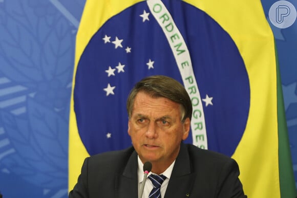Jair Bolsonaro está realizando uma série de exames e a possibilidade de uma nova cirurgia é avaliada